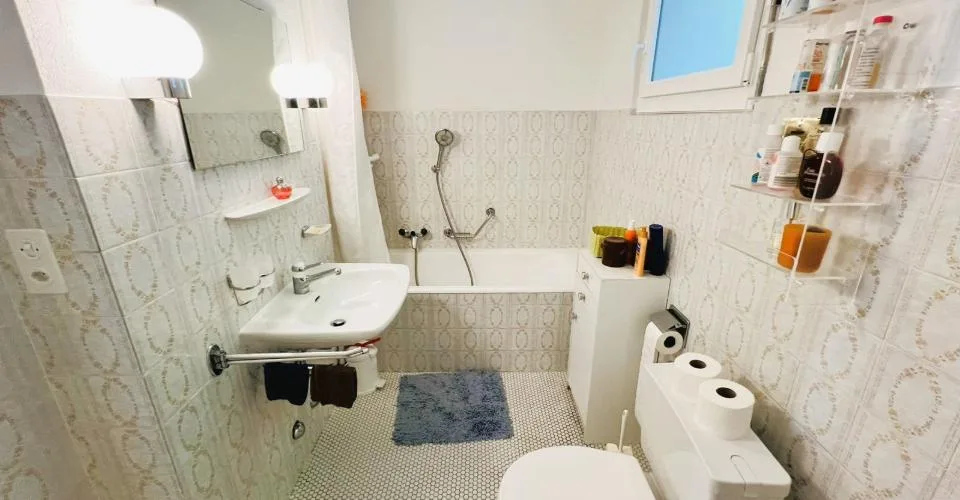 SUPERBE 3.5 PIÈCES RÉNOVÉ – SPACIEUX ET LUMINEUX – EXCEPTIONNELLE VUE – LIEU CALME – BIEN SITUÉ – Foto 11 von 16