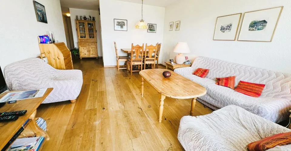 SUPERBE 3.5 PIÈCES RÉNOVÉ – SPACIEUX ET LUMINEUX – EXCEPTIONNELLE VUE – LIEU CALME – BIEN SITUÉ – Foto 3 von 16