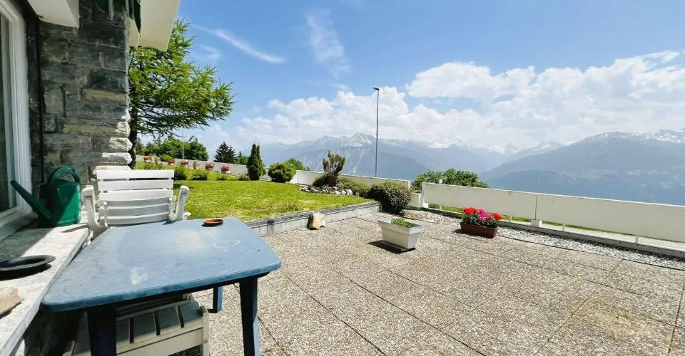 SUPERBE 3.5 PIÈCES RÉNOVÉ – SPACIEUX ET LUMINEUX – EXCEPTIONNELLE VUE – LIEU CALME – BIEN SITUÉ – Foto 15 von 16