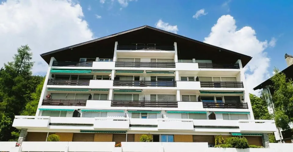 SUPERBE 3.5 PIÈCES RÉNOVÉ – SPACIEUX ET LUMINEUX – EXCEPTIONNELLE VUE – LIEU CALME – BIEN SITUÉ – Foto 16 von 16