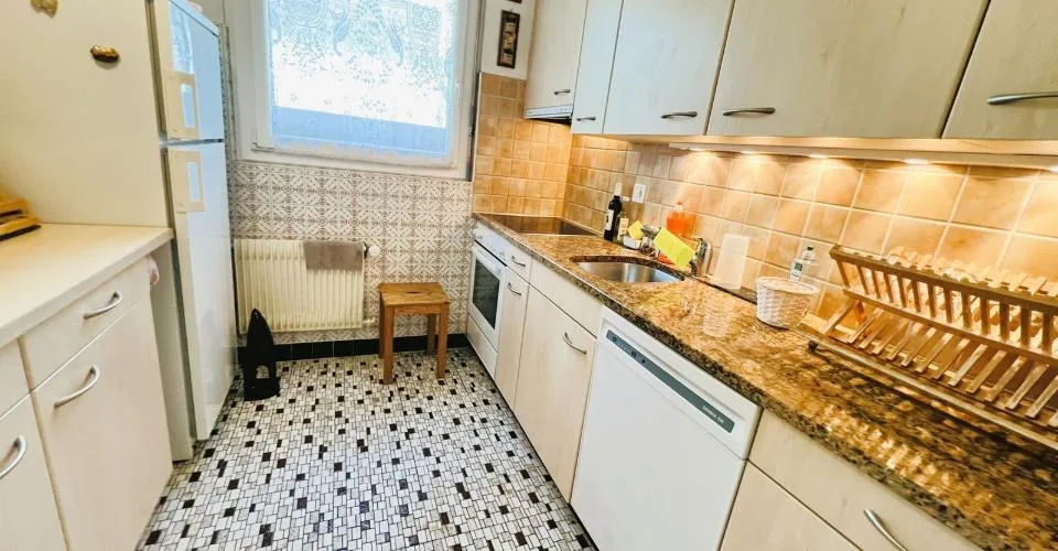 SUPERBE 3.5 PIÈCES RÉNOVÉ – SPACIEUX ET LUMINEUX – EXCEPTIONNELLE VUE – LIEU CALME – BIEN SITUÉ – Foto 6 von 16