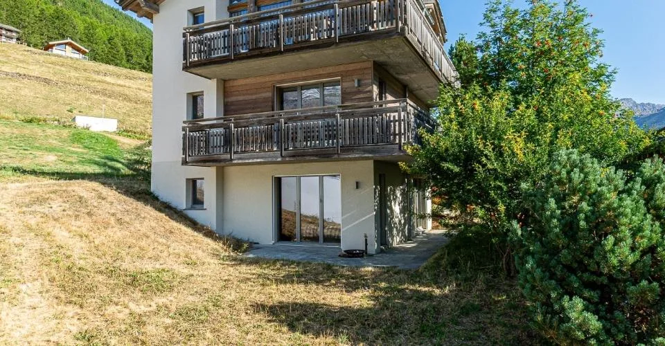 Chalet alpin exclusif à vendre dans la station enneigée de Saas-Fee – Foto 2 von 19