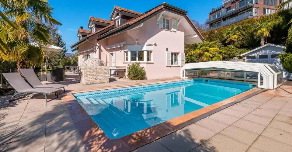 Magnificent family villa with pool and lake view – photo 12 of 26