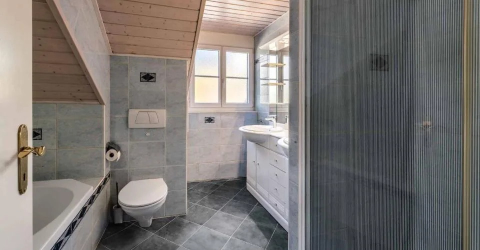 Magnificent family villa with pool and lake view – photo 20 of 26