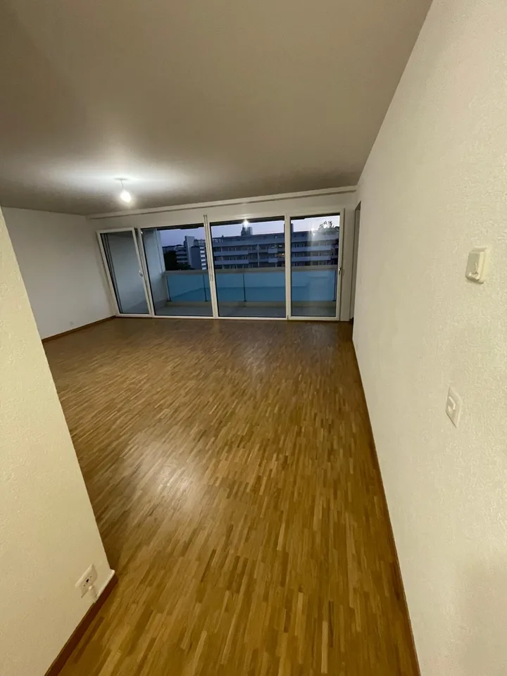 Appartement de 5 pièces avec terrasse et vue dégagée – Onex – photo 3 sur 6