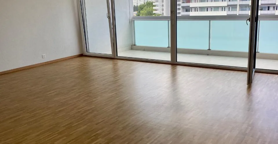 Appartement de 5 pièces avec terrasse et vue dégagée – Onex – photo 2 sur 6