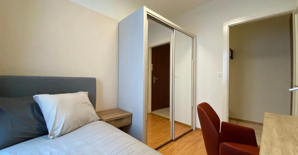 Chambre meublée dans un appartement rénové dans un emplacement de premier choix – Foto 5 von 11