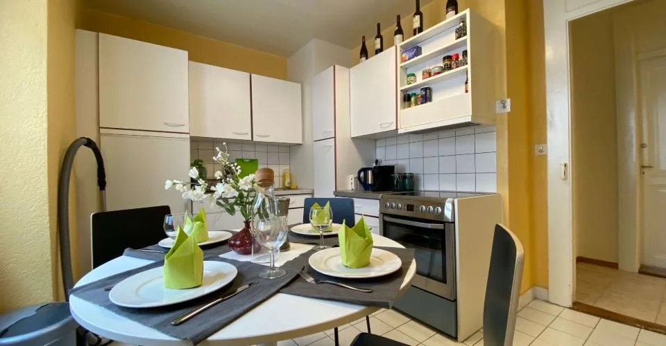 Chambre meublée dans un appartement rénové dans un emplacement de premier choix – Foto 7 von 11