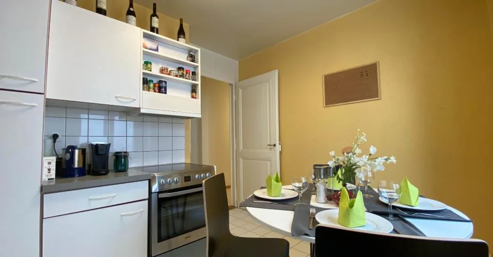 Chambre meublée dans un appartement rénové dans un emplacement de premier choix – Foto 8 von 11