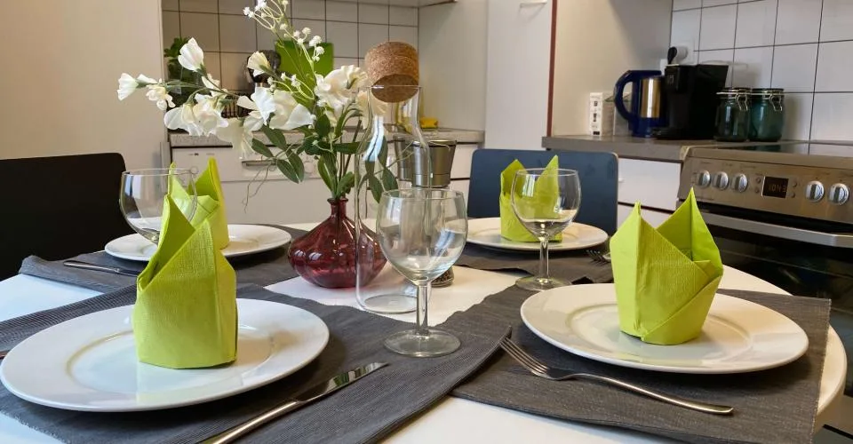 Chambre meublée dans un appartement rénové dans un emplacement de premier choix – Foto 9 von 11