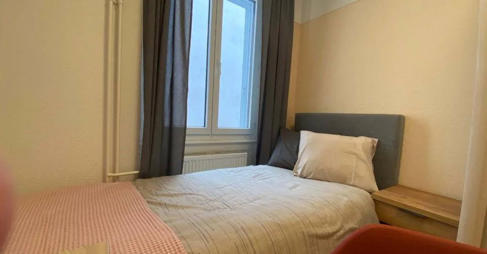 Chambre meublée dans un appartement rénové dans un emplacement de premier choix – Foto 4 von 11