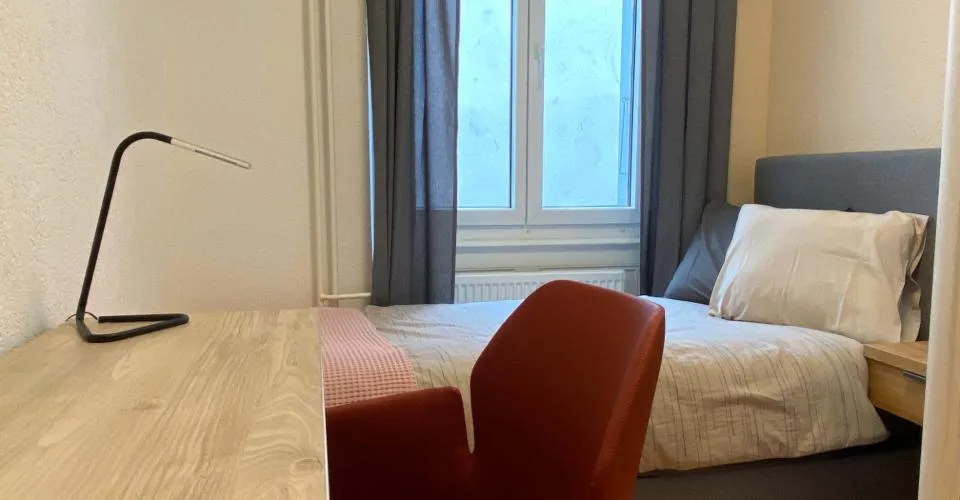 Chambre meublée dans un appartement rénové dans un emplacement de premier choix – Foto 2 von 11