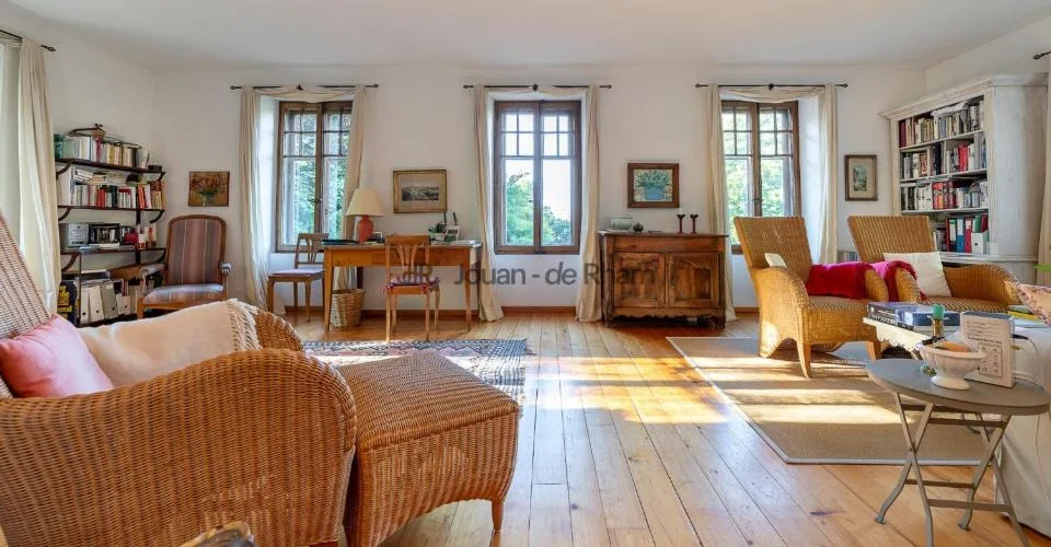 Essertines-sur-Rolle | Maison de charme et son annexe en zone village – Foto 7 von 13