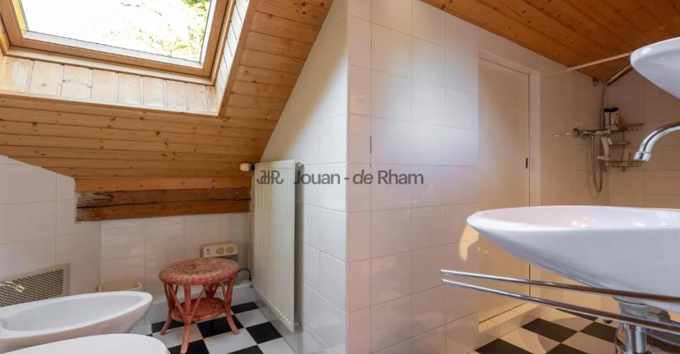 Essertines-sur-Rolle | Maison de charme et son annexe en zone village – Foto 12 von 13