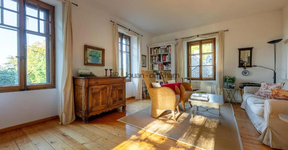 Essertines-sur-Rolle | Maison de charme et son annexe en zone village – Foto 9 von 13