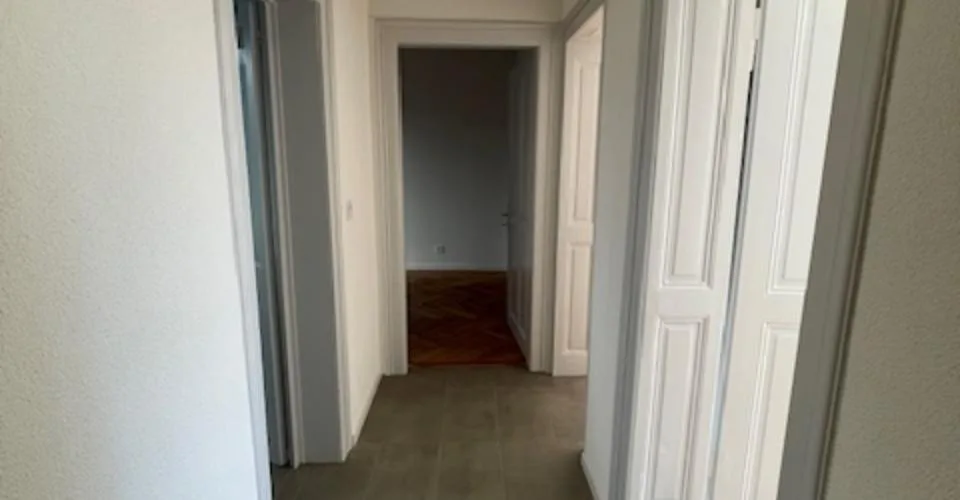 Bel appartement de 3 pièces rénové avec jardin commun - Centre de Bienne – Foto 2 von 10