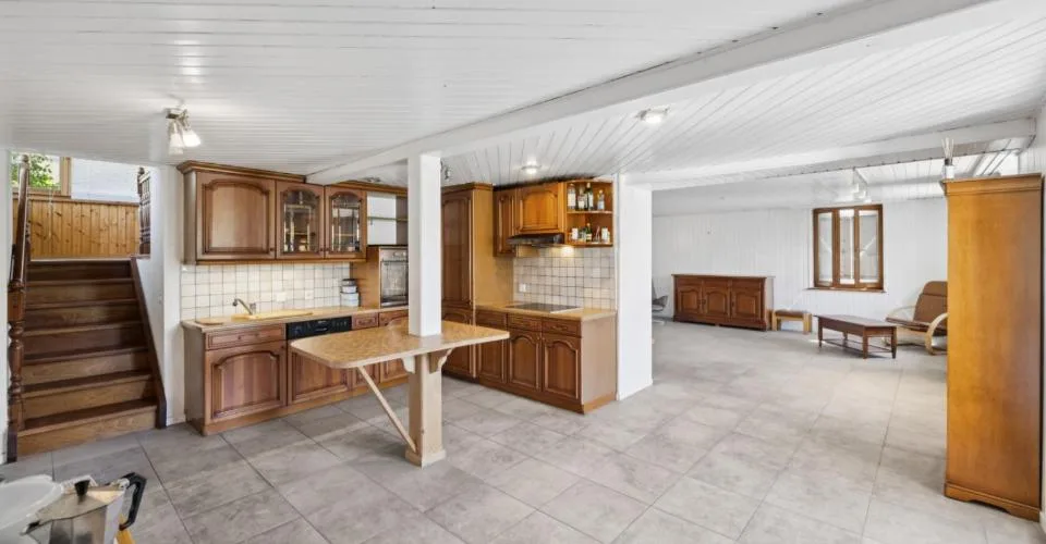 Maison de 3 appartements, aux généreux volumes et vue imprenable sur l – Foto 6 von 13