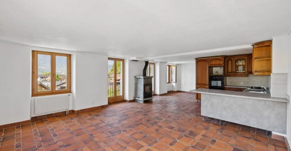 Maison de 3 appartements, aux généreux volumes et vue imprenable sur l – Foto 4 von 13