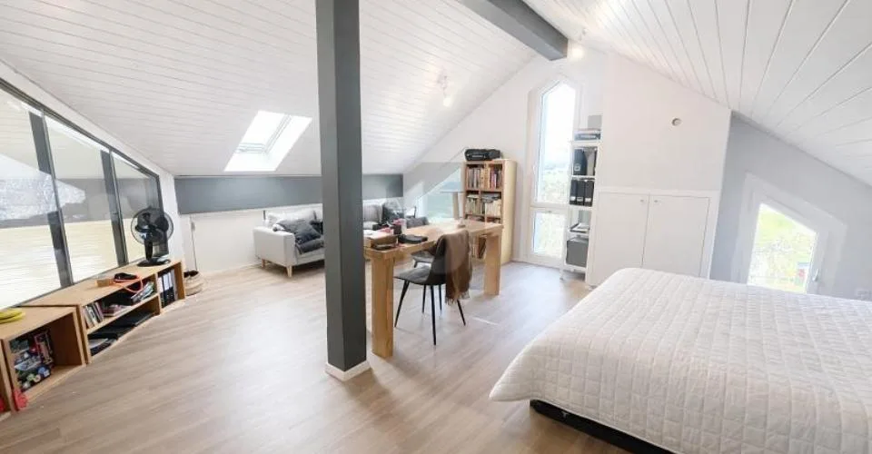 MAGNIFIQUE SPACIEUX RÉNOVÉ AVEC VUE DÉGAGÉE – Foto 4 von 6