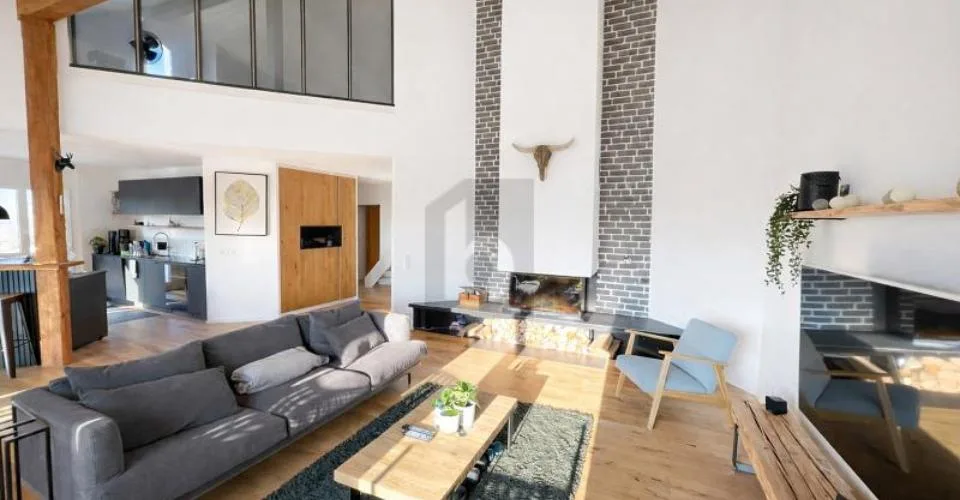 MAGNIFIQUE SPACIEUX RÉNOVÉ AVEC VUE DÉGAGÉE – Foto 3 von 6