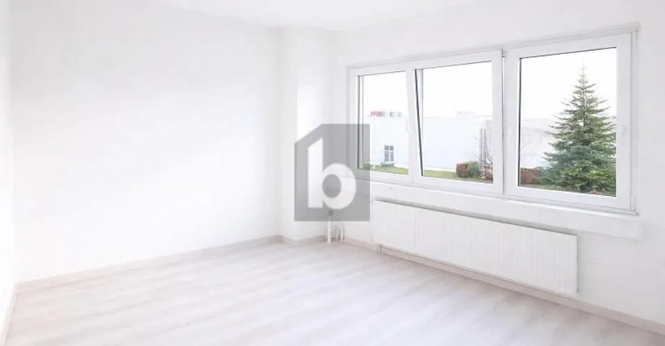 ÉTAGE BUREAUX À 4,39 % BRUT ET 35 PLACES DE PARC – foto 2 di 6