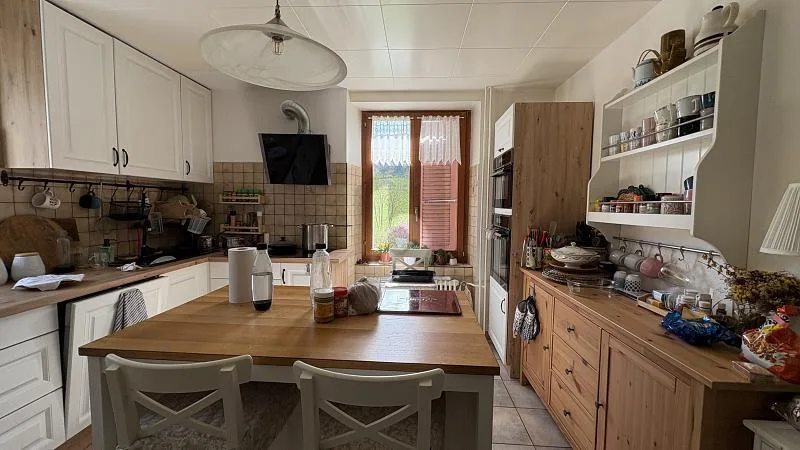 Immeuble de rendement avec 2 appartements, atelier et grand terrain à Noiraigue – foto 4 di 6