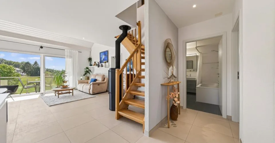 POLIEZ-PITTET - à quelques min. d'Echallens - Bel appartement de 4,5 pièces en duplex avec beau balcon orienté Sud-Ouest – Foto 3 von 34