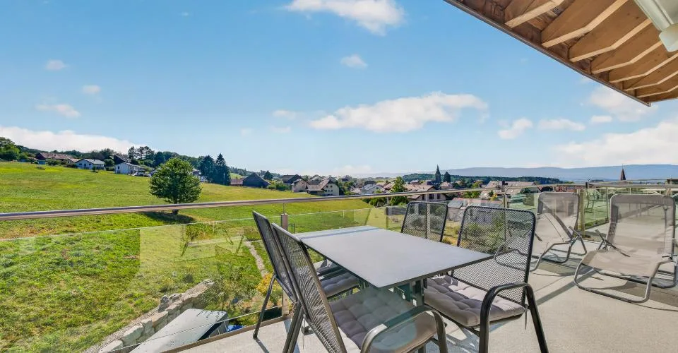 POLIEZ-PITTET - à quelques min. d'Echallens - Bel appartement de 4,5 pièces en duplex avec beau balcon orienté Sud-Ouest – Foto 2 von 34