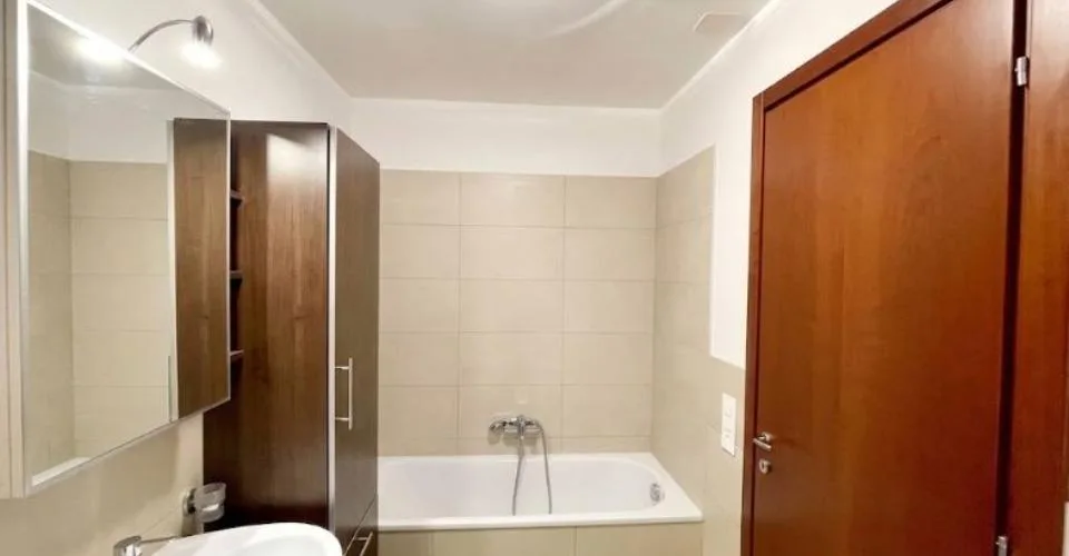 Vernate - Appartamento 3.5 locali con giardino privato e vista lago | Vernate - 3.5-room apartment with private garden and lake view | Vernate - 3,5-Zimmer-Wohnung mit privatem Garten und Seeblick | Vernate - Appartement de 3,5 pièces avec jardin privé et – photo 12 sur 12