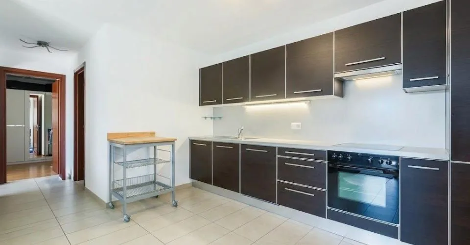Vernate - Appartamento 3.5 locali con giardino privato e vista lago | Vernate - 3.5-room apartment with private garden and lake view | Vernate - 3,5-Zimmer-Wohnung mit privatem Garten und Seeblick | Vernate - Appartement de 3,5 pièces avec jardin privé et – photo 9 sur 12