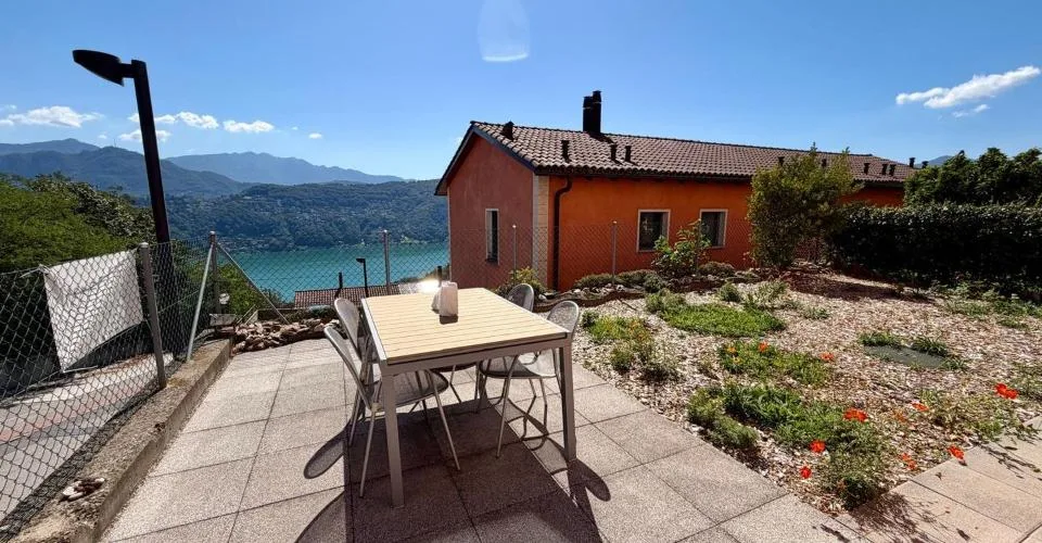 Vernate - Appartamento 3.5 locali con giardino privato e vista lago | Vernate - 3.5-room apartment with private garden and lake view | Vernate - 3,5-Zimmer-Wohnung mit privatem Garten und Seeblick | Vernate - Appartement de 3,5 pièces avec jardin privé et – photo 2 sur 12