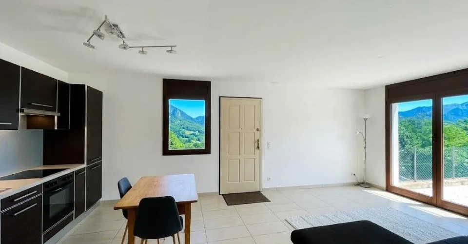 Vernate - Appartamento 3.5 locali con giardino privato e vista lago | Vernate - 3.5-room apartment with private garden and lake view | Vernate - 3,5-Zimmer-Wohnung mit privatem Garten und Seeblick | Vernate - Appartement de 3,5 pièces avec jardin privé et – photo 10 sur 12
