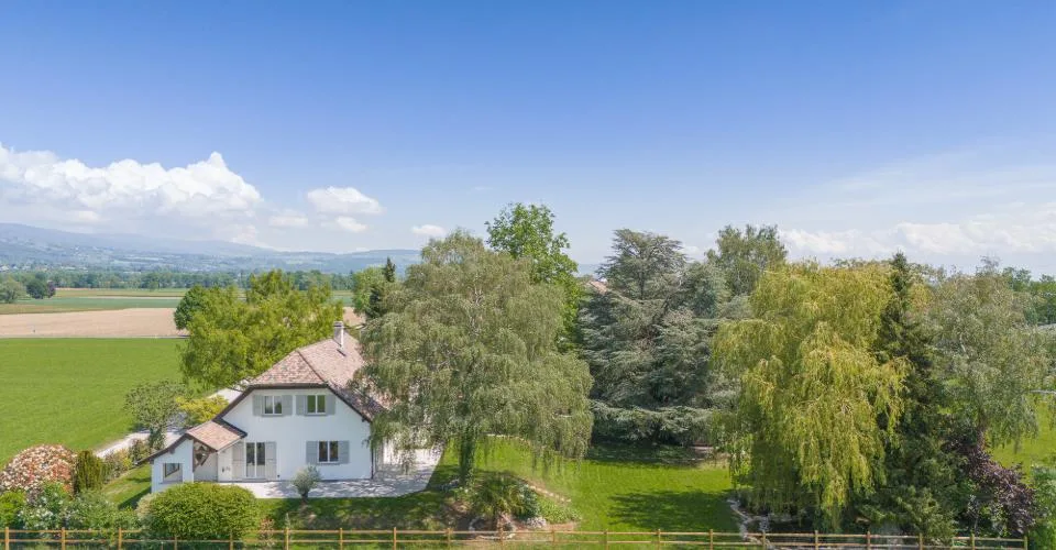 Villa indipendente ristrutturata con vista panoramica, a 5 minuti da Nyon – foto 3 di 16