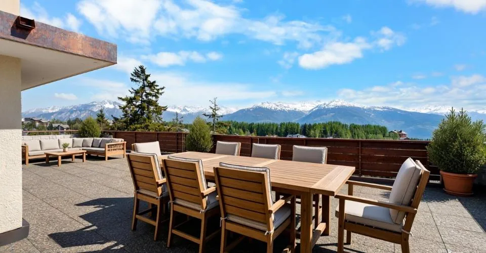 Attique entièrement rénové avec terrasse panoramique et vue imprenable – Foto 2 von 11