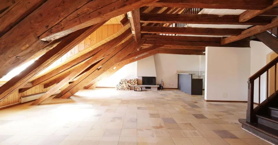 Spacieux logement de 4 pièces au dernier étage d'une immeuble historique – foto 2 di 13