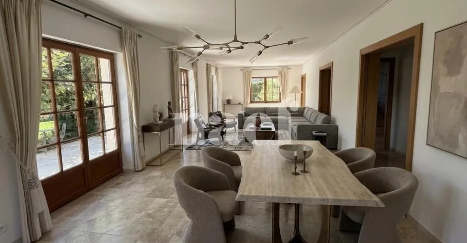 Magnifique propriété individuelle avec dépendances et un beau jardin arboré avec jacuzzi – photo 4 of 13