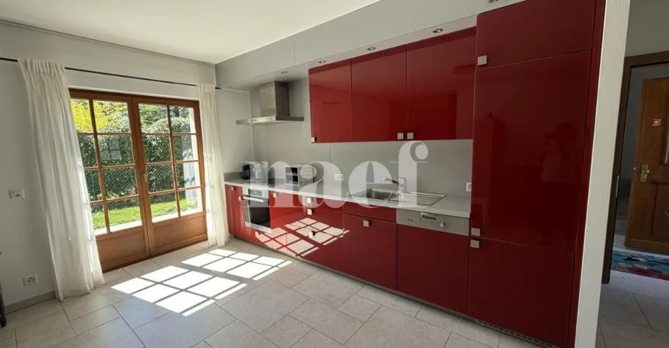 Magnifique propriété individuelle avec dépendances et un beau jardin arboré avec jacuzzi – photo 12 of 13
