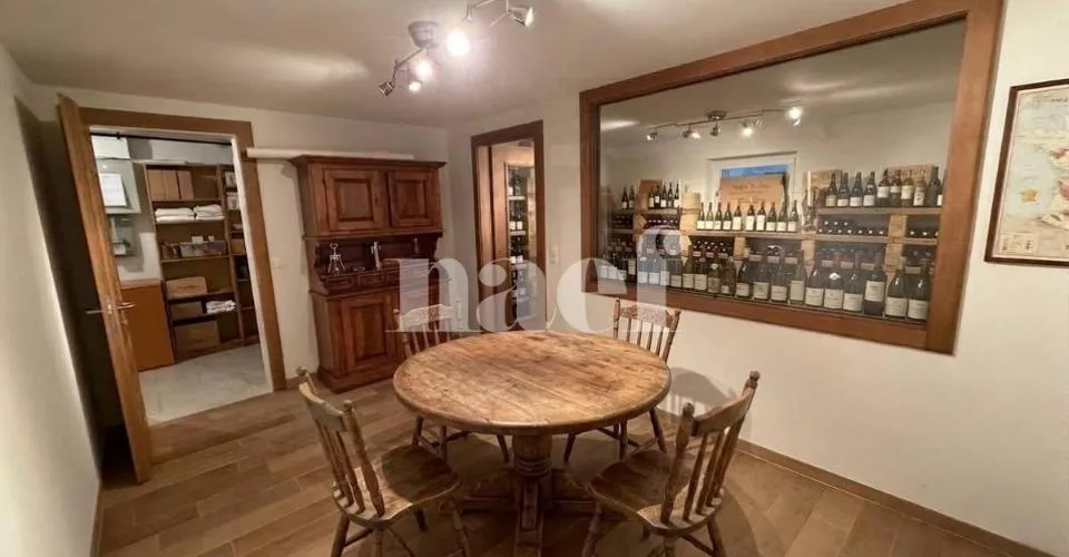 Magnifique propriété individuelle avec dépendances et un beau jardin arboré avec jacuzzi – photo 10 of 13
