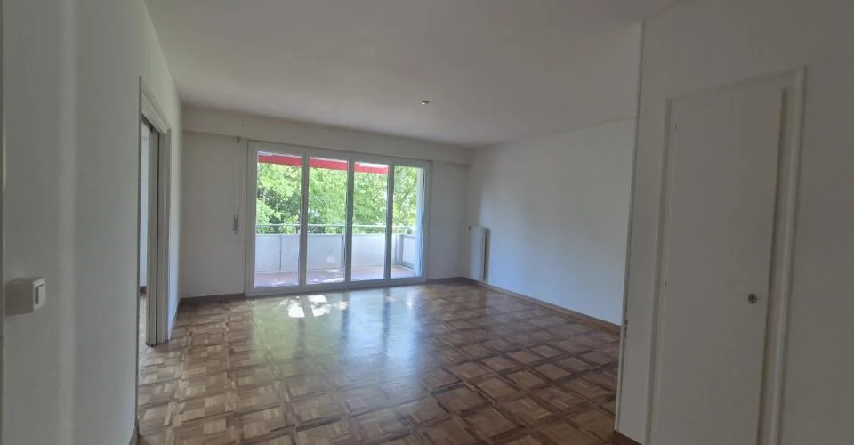 Über 6,5 Zimmer umfassende Durchgangswohnung, 1. Stock, ca. 152 m2 – Foto 3 von 7