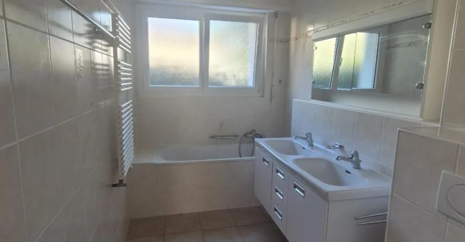 Über 6,5 Zimmer umfassende Durchgangswohnung, 1. Stock, ca. 152 m2 – Foto 5 von 7