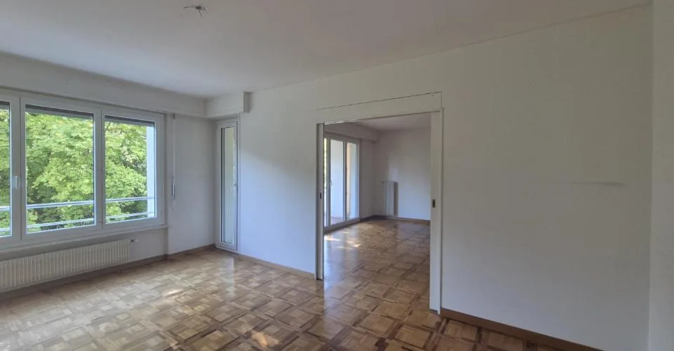 Über 6,5 Zimmer umfassende Durchgangswohnung, 1. Stock, ca. 152 m2 – Foto 2 von 7