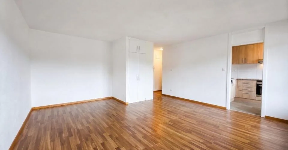 Magnifique 2.5 pièces entièrement rénové avec balcon privatif ! – photo 2 sur 4