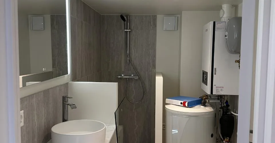 Attique lumineux 2 chambres au Grand-Lancy – Foto 8 von 9