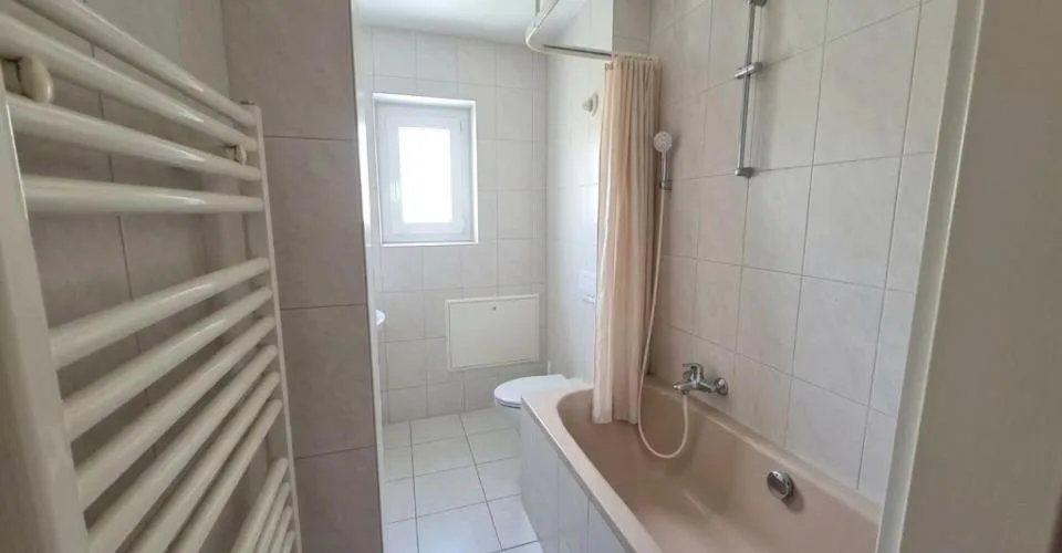 Bello appartamento di 3.5 locali con balcone vicino alla natura – foto 6 di 9