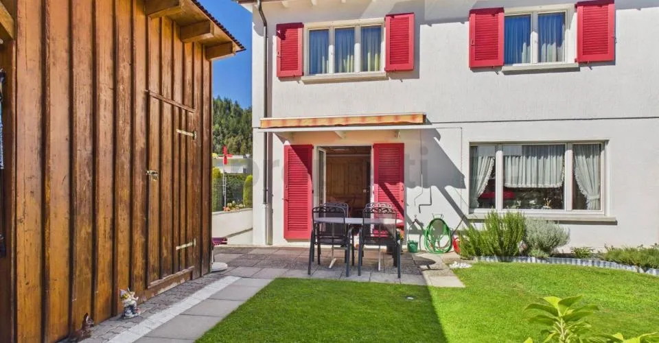 Una casa per stare bene con posto a sedere in giardino, pergola e orto – foto 14 di 27