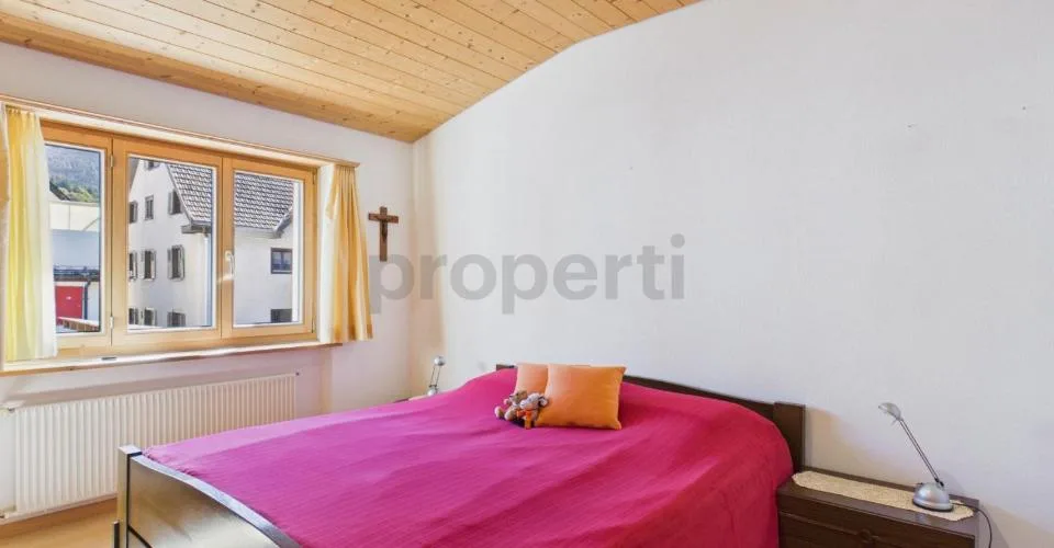 Una casa per sentirsi bene con posto a sedere in giardino, pergola e orto – foto 18 di 27