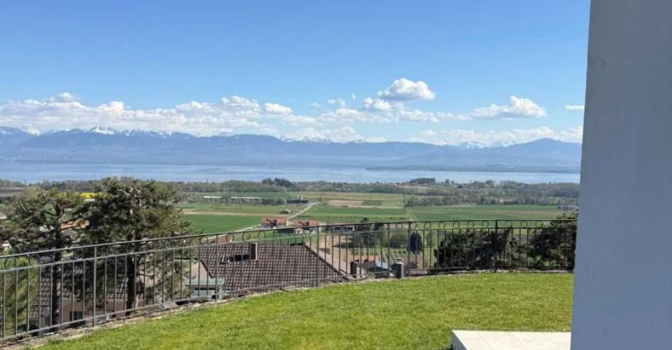 Atemberaubende Aussicht von diesem individuellen Haus – Foto 3 von 13