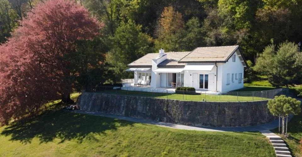 Atemberaubende Aussicht von diesem individuellen Haus – Foto 2 von 13