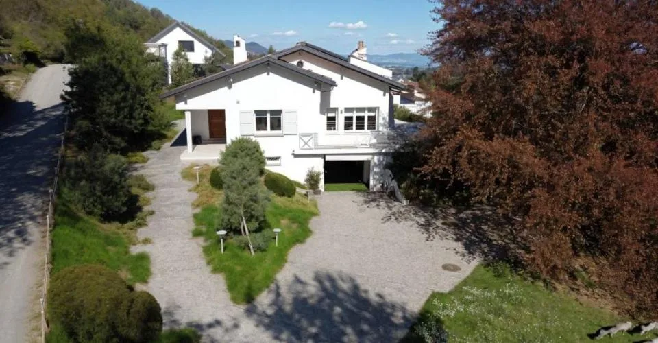 Atemberaubende Aussicht von diesem individuellen Haus – Foto 4 von 13