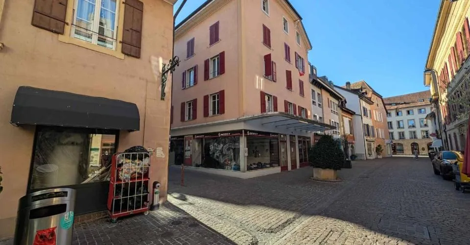 Immeuble mixte à fort potentiel de valorisation au cœur d'Yverdon-les-Bains – Foto 2 von 13